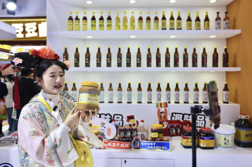受捧 科技赋能老字号焕发新活力麻将胡了游戏王致和减盐减糖食品(图4)