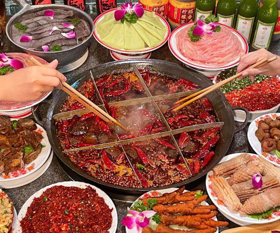 员旅游：重庆火锅城市记忆的辣味PG电子游戏麻将胡了旅途贵宾会(图1)