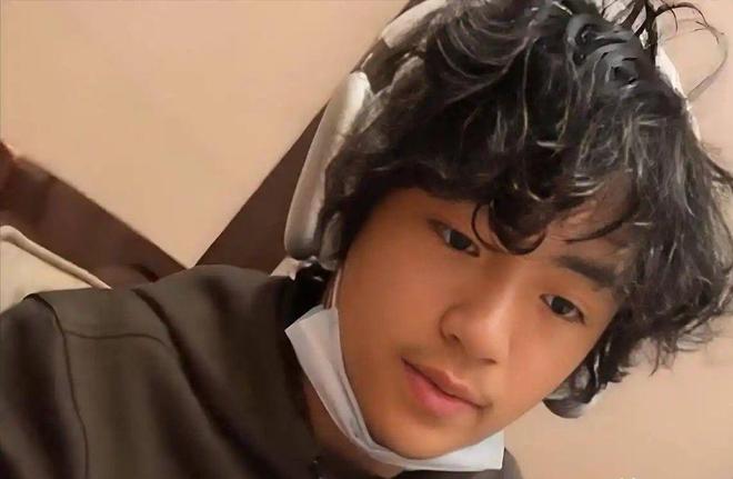 小儿子变挂件撒娇太粘人生父至今成迷麻将胡了张柏芝晒母亲节vlog6岁(图5)