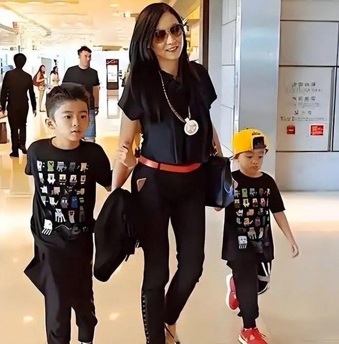 小儿子变挂件撒娇太粘人生父至今成迷麻将胡了张柏芝晒母亲节vlog6岁(图23)