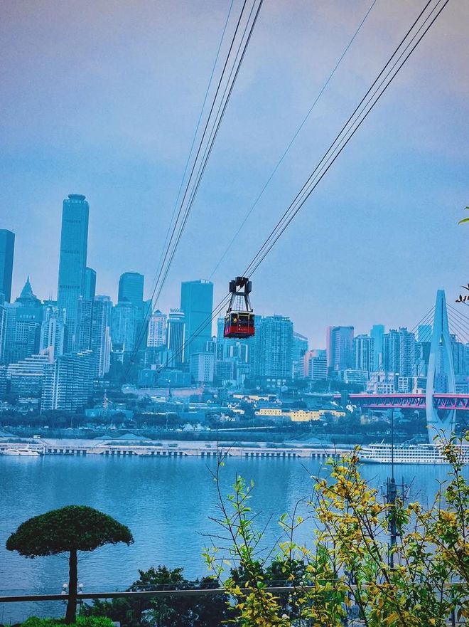 日游|魔幻山城+自然奇观全家欢乐不踩雷PG麻将胡了2试玩重庆武隆仙女山亲子四(图3) 日游|魔幻山城+自然奇观全家欢乐不踩雷PG麻将胡了2试玩重庆武隆仙女山亲子四(图3)